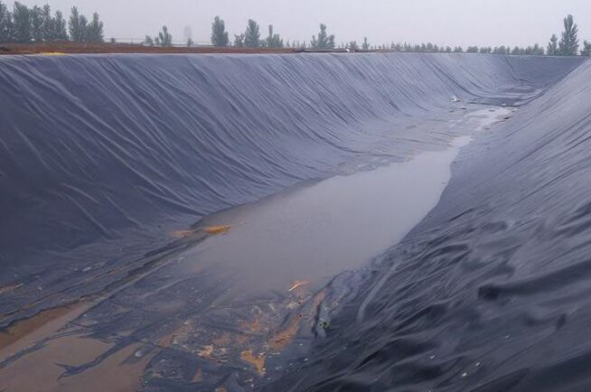 土工膜施工现场