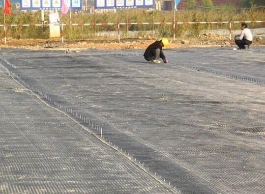 双向土工格栅加筋碎石施工工艺